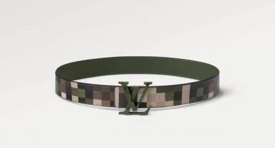 寬：40Mm 驢家新品 驢家出品 男士新品腰帶 皮帶面飾有迷彩格子紋圖案 搭配墨綠色小牛皮底 全新凹凸設計掛扣五金搭扣 雙面可用 以一當二