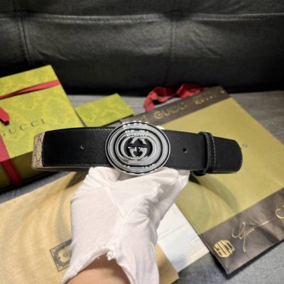 古奇. 宽4.0Cm，帆布是品牌的一款经典面料，经不同配色组合以及现代和经典设计演绎后，这款窄腰带采用该标志性面料版本诠释，匠心搭配同色调滚边。该款帆布灵感源自