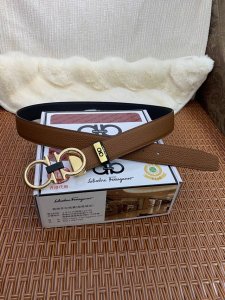 品名：菲拉格幕 原单皮带 材质：原单牛皮腰带 百分百头层牛皮腰带保证真皮，24K纯钢扣，专柜原单品质、做工精细，时尚大牌，送人自用首选 包装： 请认准如图专柜包