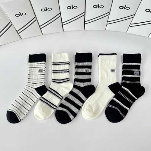 特 配专柜包装 Alo 新款羊绒刺绣中长款堆堆袜袜子！一盒五双，专柜同步筒袜袜子，大牌出街，潮人必备超好搭