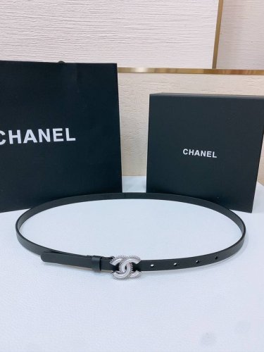 Chanel Cc 树脂白 与 链齿牙金 与银 Logo扣. 进口胎牛皮腰带 1.5Cm精品 精致 典雅