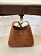 Prada 最新24Tote 购物袋值这个系列将是Prada接下来 一整季的主打款式。Prada 手袋的曲线型设计十分醒 目，时尚百搭尺寸 34Cm