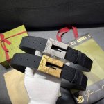 古奇 宽4.0Cm 新款 各式百搭单品继续为Gucci 早春系列添姿加彩。这款黑色腰带以Gg橡胶效果皮革匠心打造，配以方形腰带扣，为日常造型注入别样魅力