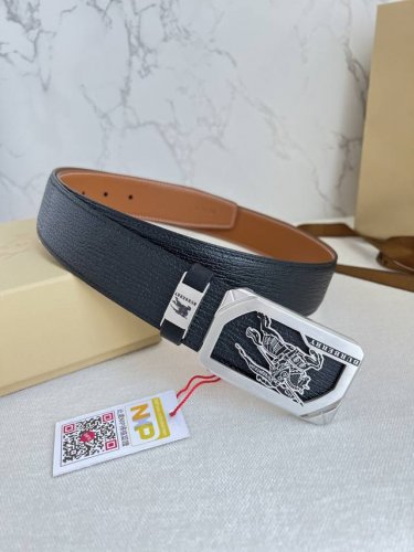 品名：巴宝莉.Burberry腰带 皮带 原单 型号：挂扣，经典纯钢材质挂扣，实物拍摄，头层牛皮 材料：百分百头层牛皮，保证真皮。双面可用专柜同等质量，经典双面