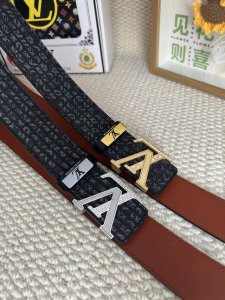 品名：Lv..路易..威登原单钻扣 DDD 材质：原单牛皮腰带 百分百头层牛皮腰带保证真皮钢扣，专柜原单品质、做工精细，时尚大牌，送人自用首选 DDD 包装：