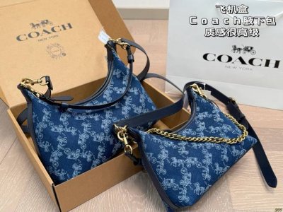 飞机盒 蔻驰Coach腋下包 质感很高级 容量超级大也很耐用 日常出街背它回头率百分百 就是这种随性慵懒感 尺寸32 16 24 14