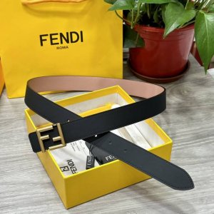Fendl 芬迪 女士腰带 宽30Mm 双面原版头层牛皮 制作 搭配經典F铜扣 时尚潮流 经典百搭 精细的做工 高清的实拍图 双面可用 品质保证