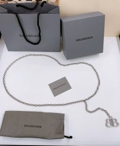 Balenciaga 巴黎世家 monaco做旧金色黄铜链条腰带 亮相于Balenciaga 2025春季系列Look 37 黄铜材质 金色金属 长度120Cm