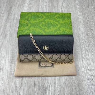 颜色 黑 粉尺寸 19X10Gucci新品！采用进口牛皮，进口线，新款Ophidia系列 采用意大利进口小牛皮，配以经典双G五金，新的式样和轮廓托的新作登场了。