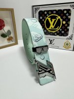 品名：Lv..路易..威登 材质：原单牛皮腰带 百分百头层牛皮腰带保证真皮，24K纯钢扣，专柜原单品质、做工精细，时尚大牌，送人自用首选 包装： 请认准如图专柜