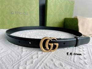 特P150 Gucci腰带简洁经典不仅征服了男士，也让许多女士们爱不释手。复古与时髦并存。这款进口牛皮纹理带身搭配品牌经典Logo金属扣，腰间必配饰物。2.0/