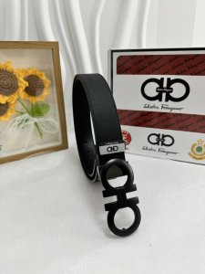 品名：菲拉格幕 原单 材质：原单牛皮腰带 百分百头层牛皮腰带保证真皮，24K纯钢扣，专柜原单品质、做工精细，时尚大牌，送人自用首选 包装： 请认准如图专柜包装赠