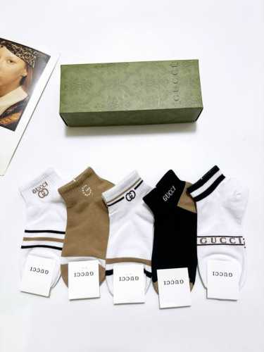 配包装 一盒5 双 Gucci 古琦 经典字母Logo 双G 短袜 ，Ins超火爆短袜，纯棉面料，潮人必备 ，经典配色 个性时尚百搭款，你值得拥有哦