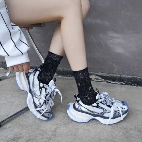 配包装 一盒四双 克罗心 爆款高筒袜高版本 ～好看到爆炸 欧美大牌高筒袜潮人必不能少的专柜代购品质 袜子 ，搭配起来超高逼格 时髦度爆表啊啊啊啊～～推荐推荐推荐