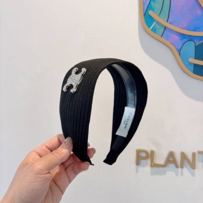 配包装 Celine 赛琳 新品字母毛线宽版发箍，佩戴舒适无压力，造型搭配必备！时尚外出百搭款发饰！