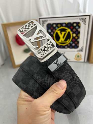 品名：Lv..路易..威登自动带 材质：原单牛皮腰带 百分百头层牛皮腰带保证真皮，24K纯钢扣，专柜原单品质、做工精细，时尚大牌，送人自用首选 包装： 请认准如