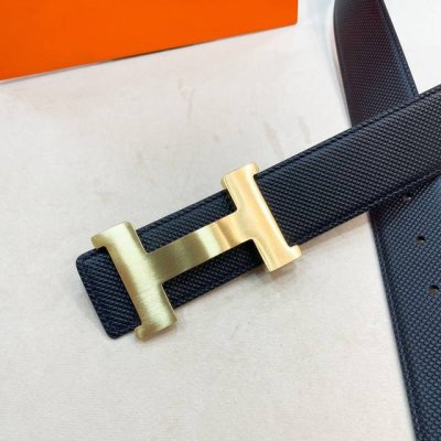 爱仕 五金材质:专柜精品钢扣，真空电镀，工艺精细 带身材质:天然头层牛皮.质感十足，手感柔软，双面用！