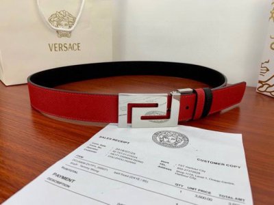 宽度3.5Cm Versace 范思哲 两面手掌纹 此款柔软的皮带饰有一个几何形状的希腊回纹别扣，既时尚又优雅