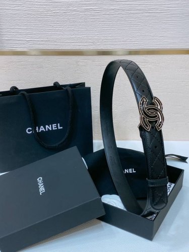 chanel 24C 树脂黑 与 白 水钻金色金属 Logo搭扣 黄铜金属进口羊皮带身 手感柔软 细腻 3.0Cm