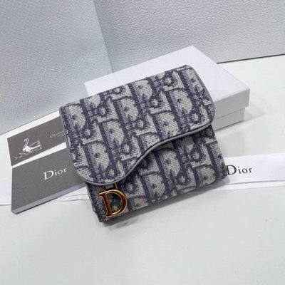 Dior 2381颜色 黑 灰 枣红尺寸：11*10*2 专柜秋冬新款火爆登场！采用头层牛皮，做工精致， 媲美专柜！多功能小卡包，超级实用