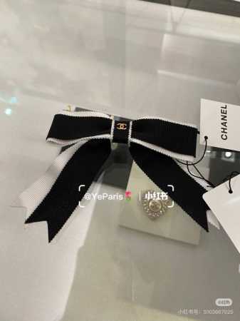 特 配专柜包装 Chanel 香奈儿 最新蝴蝶结中古五金发夹# 信我！人手必备的单品 这件必须买 洋气神仙颜值 小仙女要收了它，谁戴谁好看～ - 点击图像关闭
