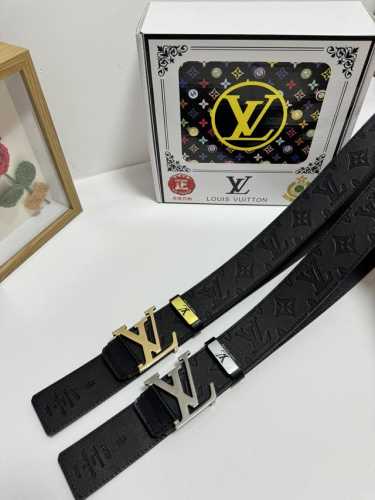 品名：Lv..路易..威登 材质：原单牛皮腰带 百分百头层牛皮腰带保证真皮，24K纯钢扣，专柜原单品质、做工精细，时尚大牌，送人自用首选 包装： 请认准如图专柜