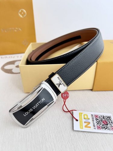 品名：Lv..路易..威登 腰带原单自动带 皮带 型号：自动扣，纯钢材质自动扣，头层牛皮自动带身，实物拍摄 材料：百分百头层牛皮，保证真皮。24K纯钢扣，永不掉