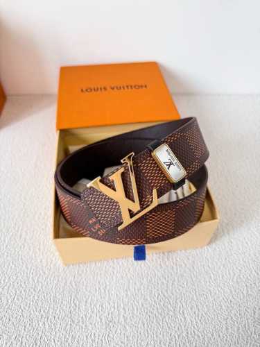 品名 Lv..路易..威登腰带皮带原单 型号 挂扣 经典纯钢材质挂扣 头层牛皮 图片实物拍摄 材料 头层牛皮 挂扣系列 纯钢材质扣头 钯镀电镀工艺永不掉色 原版