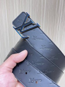 特 4.0当季新款 一面进口小牛皮 一面进口帆布印花 可双面用 搭配精品扣头 实物实拍