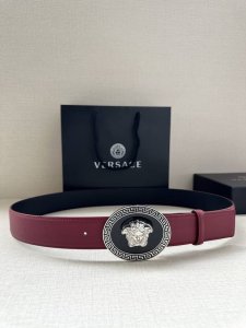 宽度3.8Cm Versace 皮带，配有立体La Medusa双面搭扣，一面饰有Barroco印花。 La Medusa搭扣 腰带环 底面料：100%牛皮