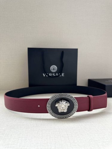 宽度3.8Cm Versace 皮带，配有立体La Medusa双面搭扣，一面饰有Barroco印花。 La Medusa搭扣 腰带环 底面料：100%牛皮
