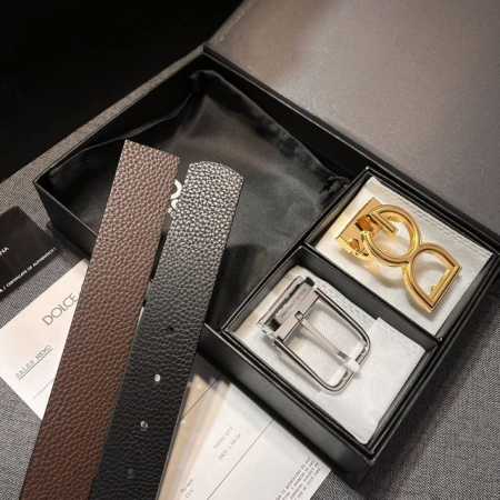 Dg宽3.5Cm Dolce&Gabbana 新款 搭配双扣头，轮换用，时尚商务同时兼顾，搭配可双面使用腰带，五金采用钌电镀 Dg 交叉造型徽标搭扣 - 点击图像关闭