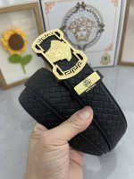 品名：Versace.范思哲 材质：原单牛皮腰带 百分百头层牛皮腰带保证真皮，24K纯钢扣，专柜原单品质、做工精细，时尚大牌，送人自用首选 包装： 请认准如图专