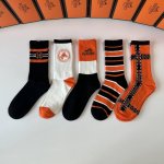 特 配专柜包装 Hermes 爱马仕 新款中长筒堆堆袜袜子！一盒五双，专柜同步筒袜袜子，大牌出街，潮人必备超好搭