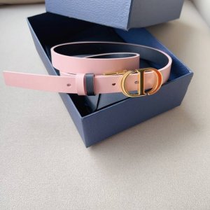 特 Montaigne *Cd*腰带 饰有*Christian Dior*标志 富有光泽的金色饰面金属细节 两个可拆卸环 小牛皮腰带 2.0Cm