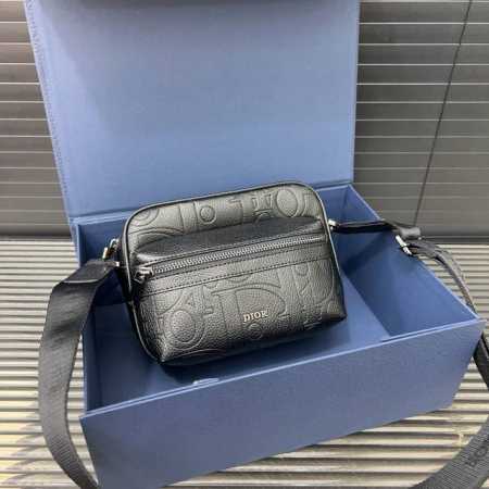 Dior 迪奥 牛皮压花 Rider 2.0 可调节肩带拉链开合 皮革拼粒面小牛皮 邮差包单肩斜挎包 男款 黑色 明星单品 采用优质原厂材质 高端品质 配送礼盒 - 点击图像关闭