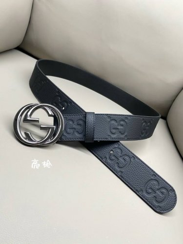 古驰.Gucci 全套包装 4.0Cm Gg 2024新款supreme帆布是品牌的一款代表性面料，其灵感源自30年代的典藏设计。互扣式双g以钯金色调配件亮眼呈