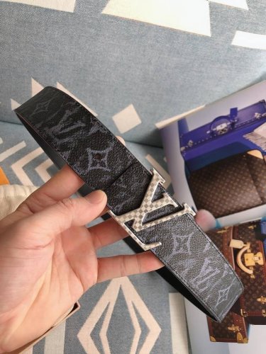 特 Lv.路易威登 全套包装 原版品质 代工厂货品 40Mm宽度 正品一体铸造五金钢扣，原厂皮料 双面原厂定制面料，区别市场货