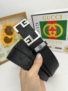 品名：古奇.Gu...Ci 原单 材质：原单牛皮腰带 专柜原单品质、做工精细，时尚大牌，送人自用首选 包装： 请认准如图专柜包装赠送打孔器手提袋专柜礼盒宽度3.