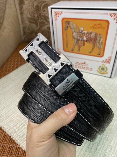 品名：爱马仕.Hermès C原单 材质：原单牛皮腰带 百分百头层牛皮腰带保证真皮，24K纯钢扣，专柜原单品质、做工精细，时尚大牌，送人自用首选 包装： 请认准