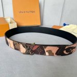 驢家 寬度40Mm Ss今季專櫃在售新品 男士系列 面浮雕有品牌花紋 配以原廠純黑色小牛皮 搭配精緻新款搭扣！雙面用