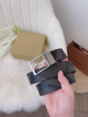 Burberry.巴宝莉 全套包装 精品旋转五金扣 宽度35Mm 搭配原版皮带 对版 款式休闲易搭配服饰 带身可双面用