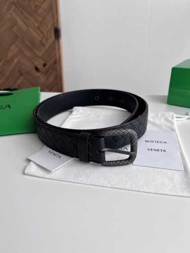 Bv 2025最新款男士编织腰带 纯手工Intreccio小格子编织 双面意大利小牛皮搭配编织纹理设计真空枪色针扣 金属圈皮带孔 皮带宽度35Mm 颜色: 黑色