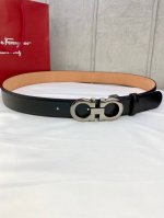特 宽度3.5Cm Ferragamo 菲拉格慕 双面头层牛皮皮带，配有银 金色 枪色金属Gancio双扣。该皮带可调节，且能根据需要剪裁，达到修身效果