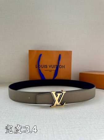 Lv Heritage 双面腰带3.4宽 选取粒面皮革和纳帕皮革 新款3层Lv 搭扣。微弧形边缘和摩登形状末端见证细致匠心，为考究人士带来赠礼佳选 - 点击图像关闭