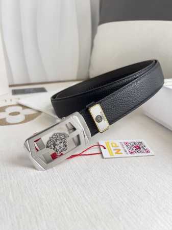 品名：范思哲.Versace.皮带腰带自动皮带 型号：自动带，纯钢材质经典人头自动扣，图片实物拍摄 腰带：百分百头层牛皮，自动带身，保证真皮。24K纯钢扣永不掉 - 点击图像关闭