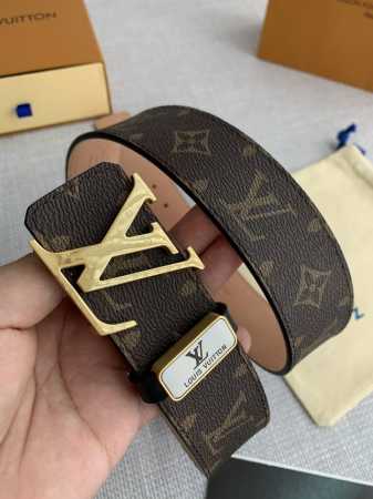 品名： Lv..路易..威登腰带皮带原单 型号：挂扣，经典纯钢材质双色挂扣，图片实物拍摄 材料：头层牛皮，挂扣系列，纯钢材质扣头，钯镀电镀工艺永不掉色。经典咖老 - 点击图像关闭