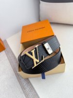 品名： Lv..路易..威登腰带皮带原单 型号：挂扣，经典纯钢材质挂扣，头层牛皮，图片实物拍摄 材料：头层牛皮，挂扣系列，纯钢材质扣头，钯镀电镀工艺永不掉色。原