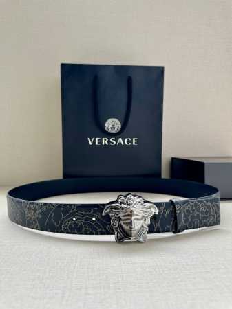宽度4.0Cm Versace 范思哲 此款palazzo腰带采用牛皮革面料制作，并饰有le Pop Classique图案印花和标志性的旋转尾夹 美杜莎五金配 - 点击图像关闭