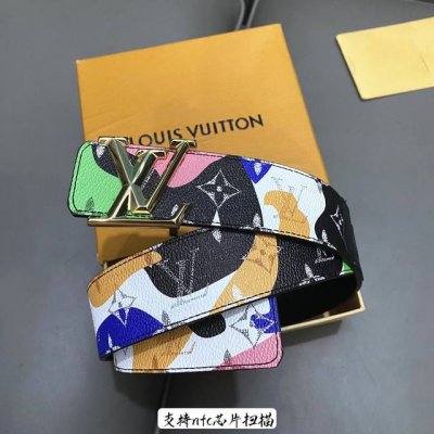 驢家 寬度40Mm Ss今季專櫃在售新品 男士系列 面浮雕有品牌花紋 配以原廠純黑色小牛皮 搭配精緻光面搭扣！雙面用